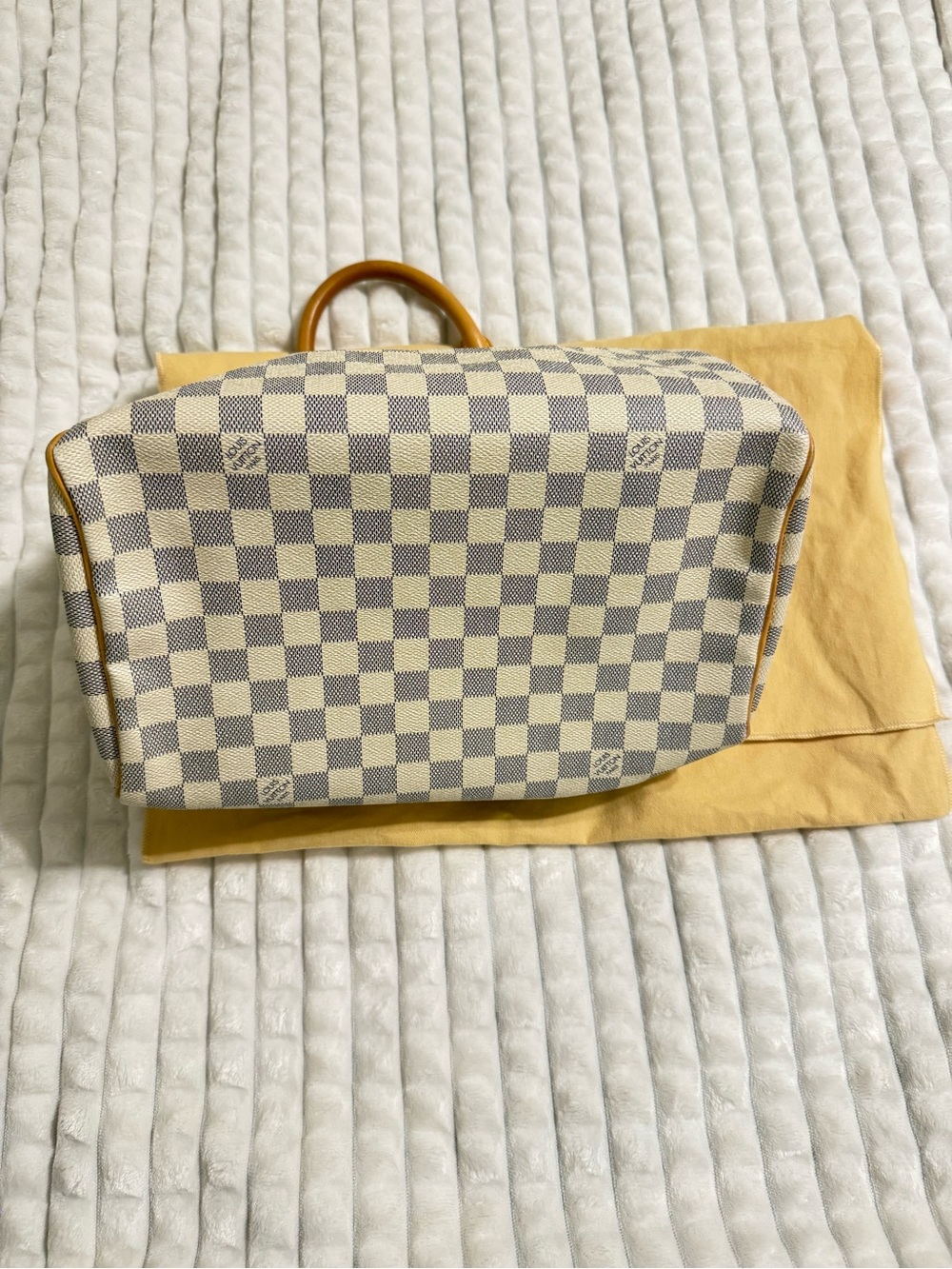 Louis Vuitton Damier Azur Canvas Speedy 30 - White and Light Blue Checkered - Picture 12 of 13